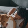 トイプードル・柴犬など人気犬種別の吠え癖・噛み癖対応ガイド